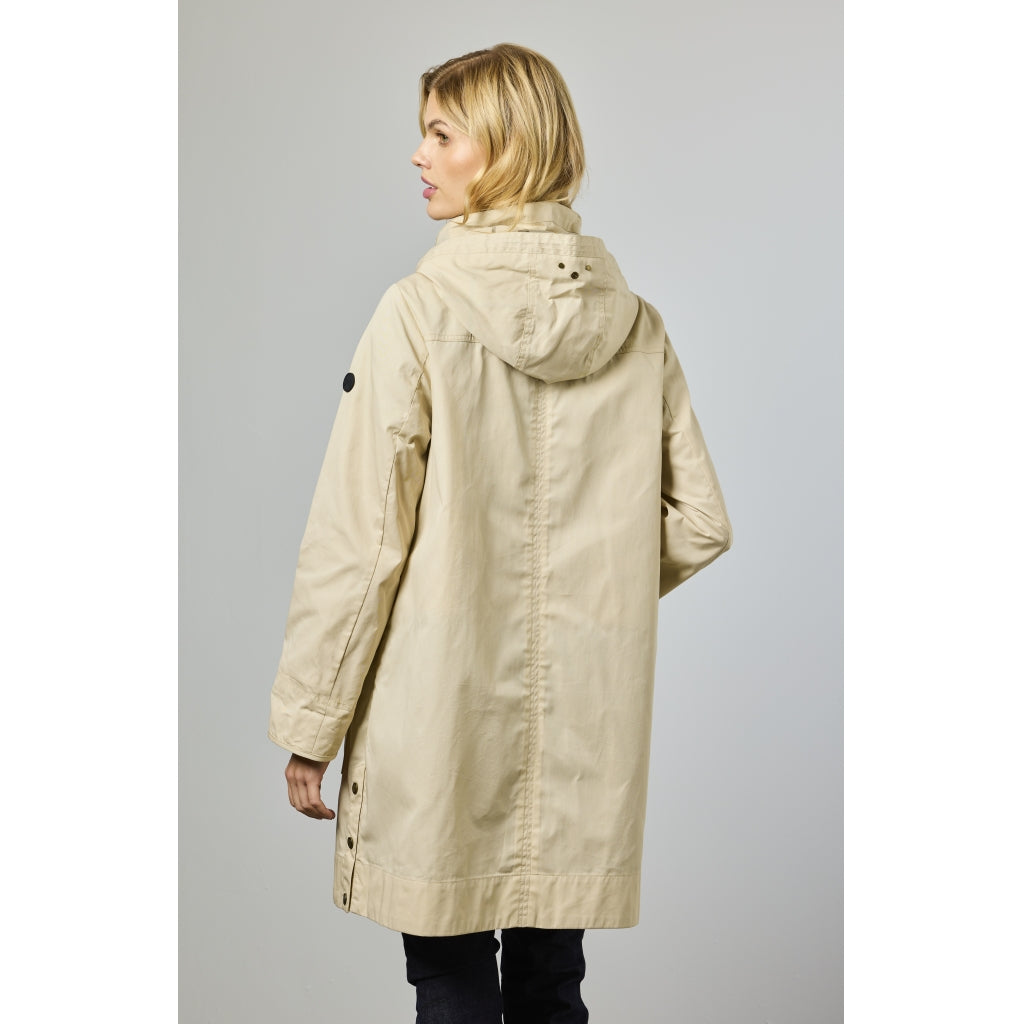 Junge Nora Kv. 46 12-Sand