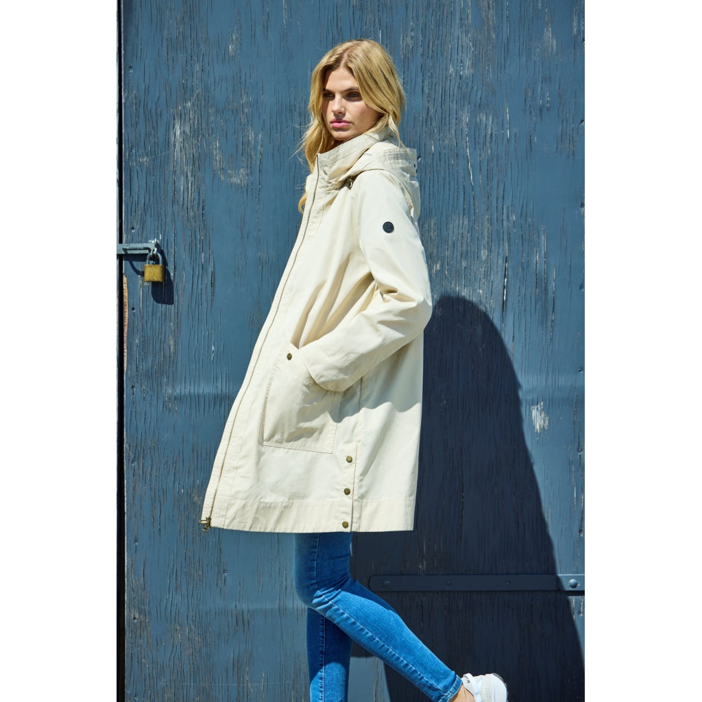 Junge Nora Kv. 46 12-Sand