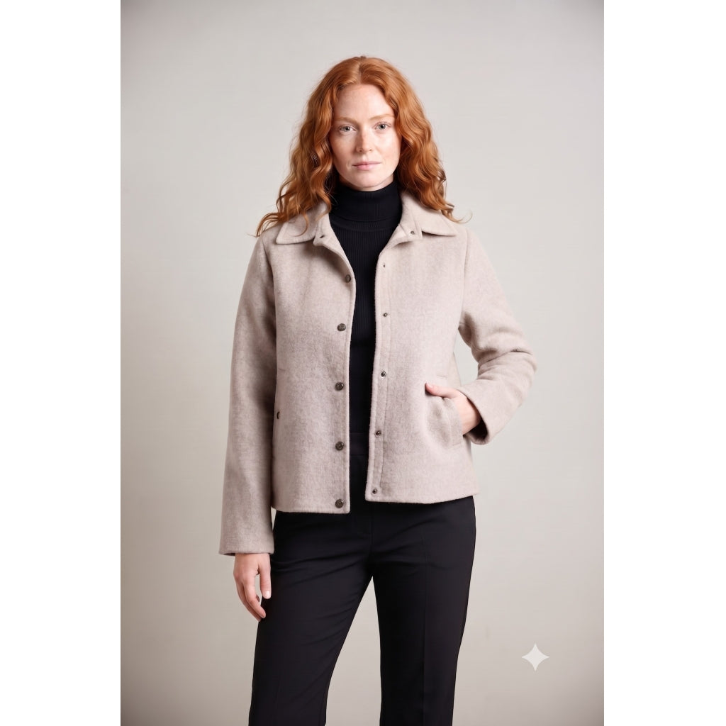 Junge Olivia Kv. 10 63-Taupe