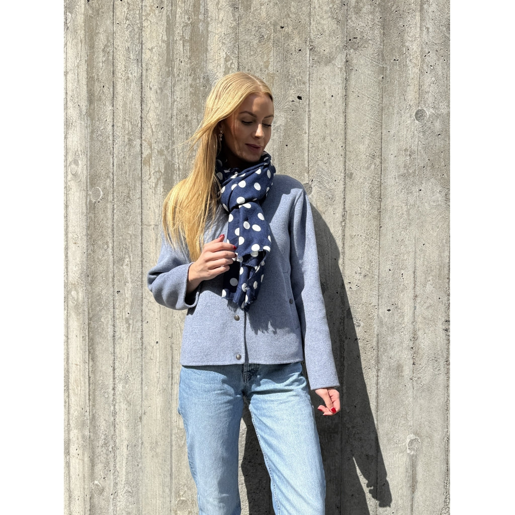Junge Nina Kv. 95 50-Deep blue dot