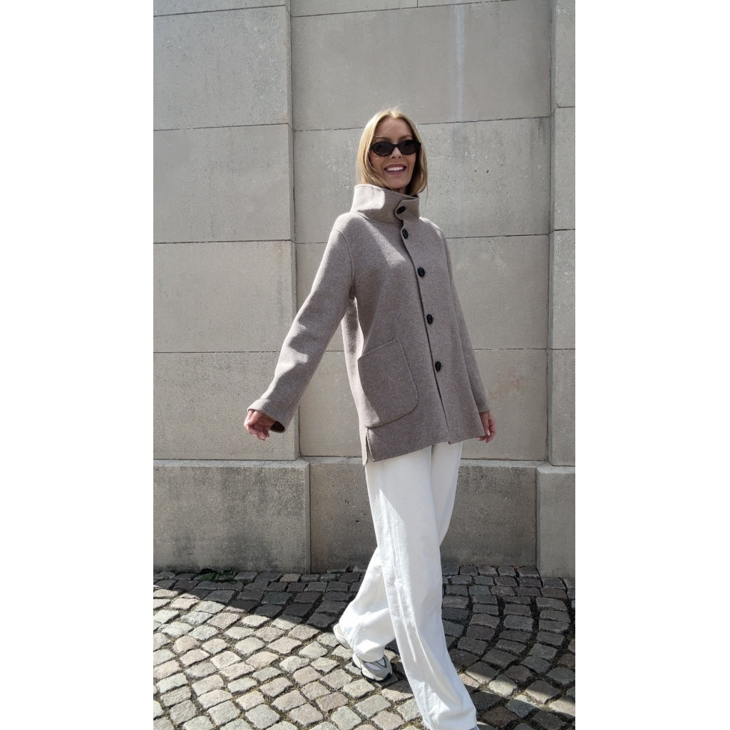 Junge Oline Kv. 10 63-Taupe